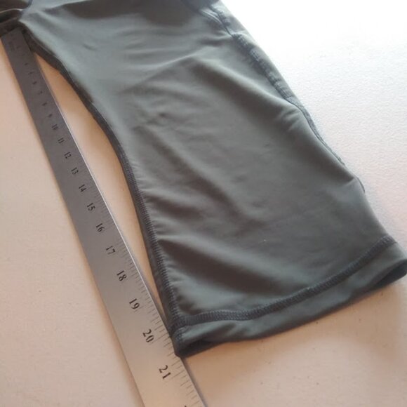 Avia women's size 1XL gray/olive green cropped leggings - Picture 10 of 13
